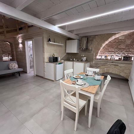 Epoca Suite House Trani Exteriör bild