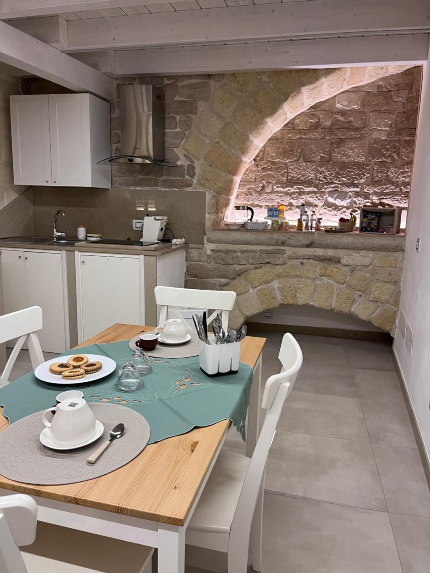 Epoca Suite House Trani Exteriör bild