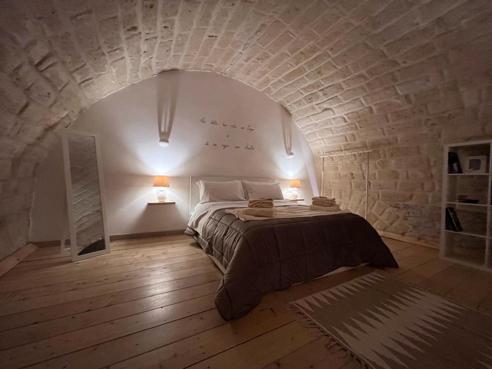 Epoca Suite House Trani Exteriör bild